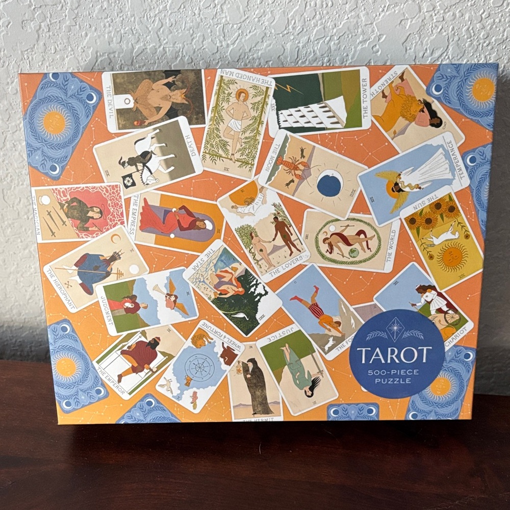 Tarot 500 piece puzzle with bonus booklet